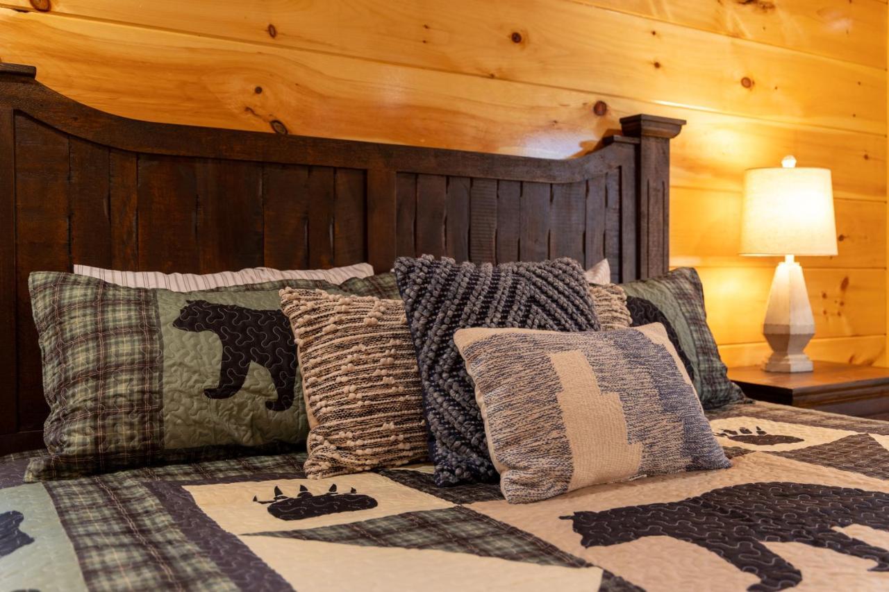 5Bd5B Escape Cabin With 2 Hottubs, Thtr &Game Rm,1Mi To The Parkway! 4Mi To Dollywood - Spring Deal Pigeon Forge Luaran gambar