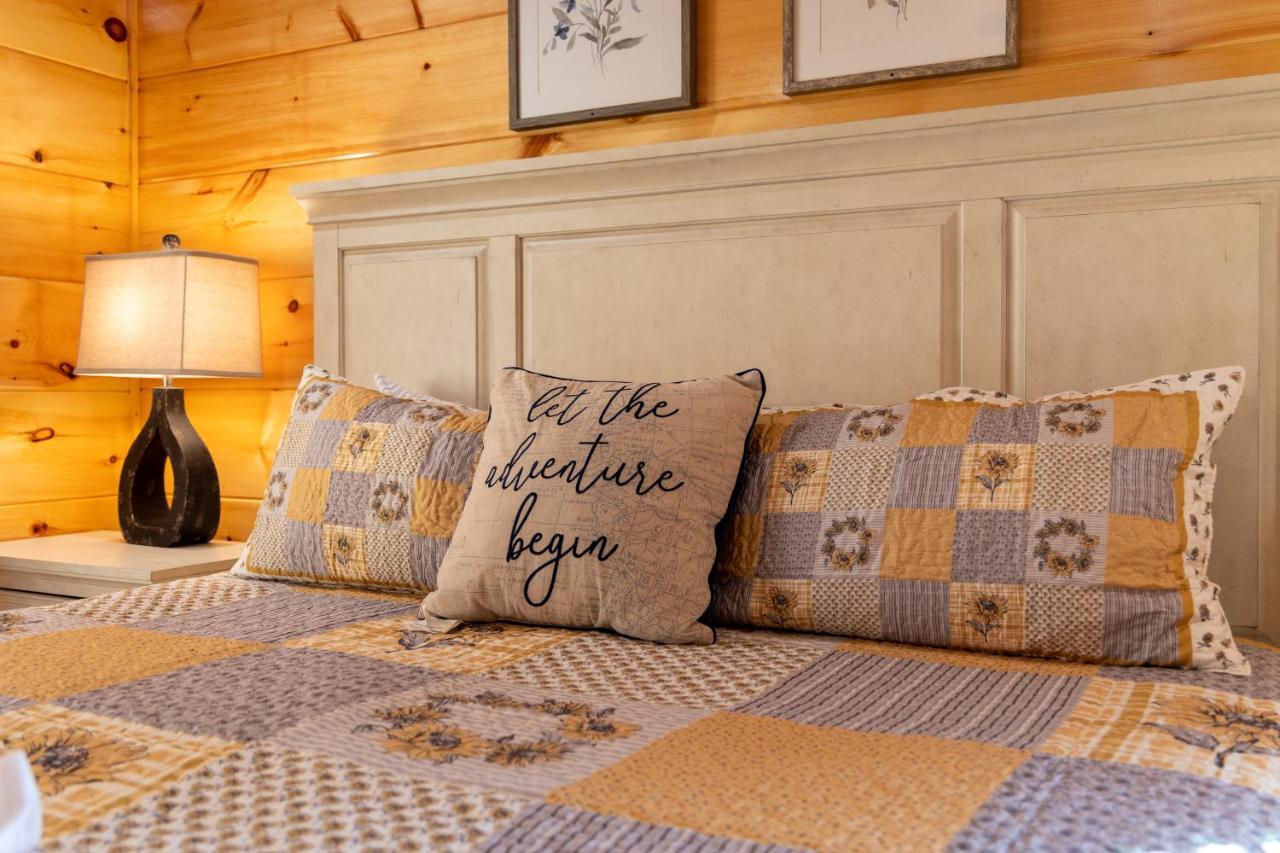 5Bd5B Escape Cabin With 2 Hottubs, Thtr &Game Rm,1Mi To The Parkway! 4Mi To Dollywood - Spring Deal Pigeon Forge Luaran gambar