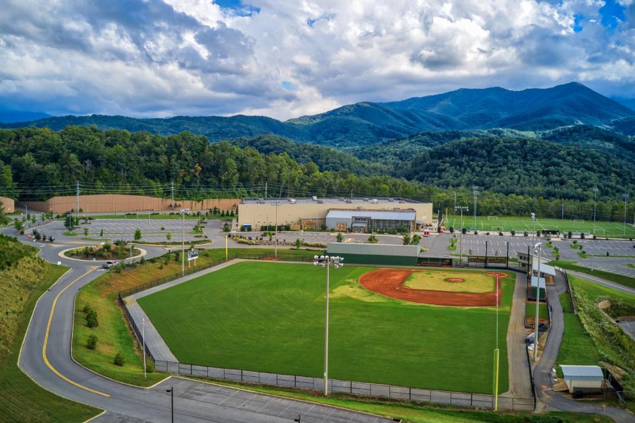 5Bd5B Escape Cabin With 2 Hottubs, Thtr &Game Rm,1Mi To The Parkway! 4Mi To Dollywood - Spring Deal Pigeon Forge Luaran gambar