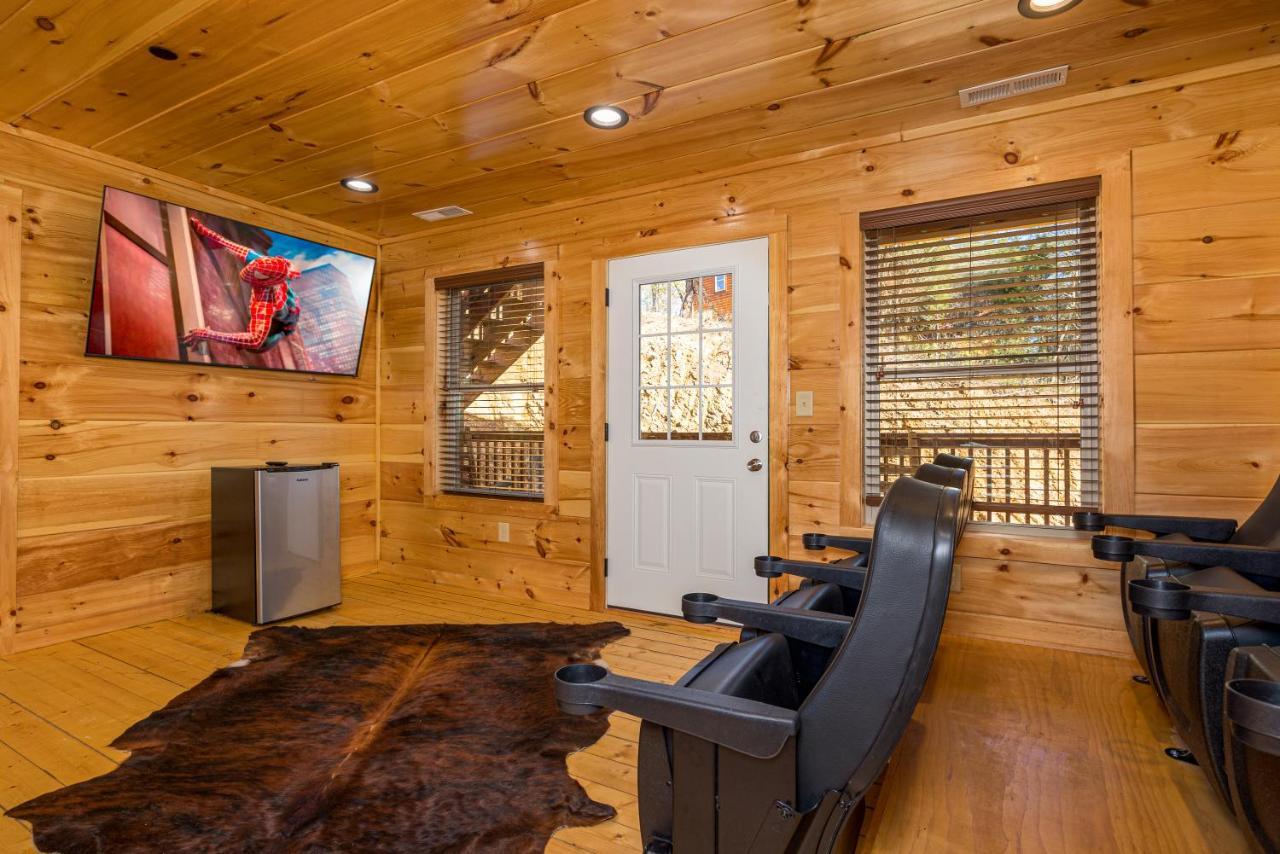 5Bd5B Escape Cabin With 2 Hottubs, Thtr &Game Rm,1Mi To The Parkway! 4Mi To Dollywood - Spring Deal Pigeon Forge Luaran gambar