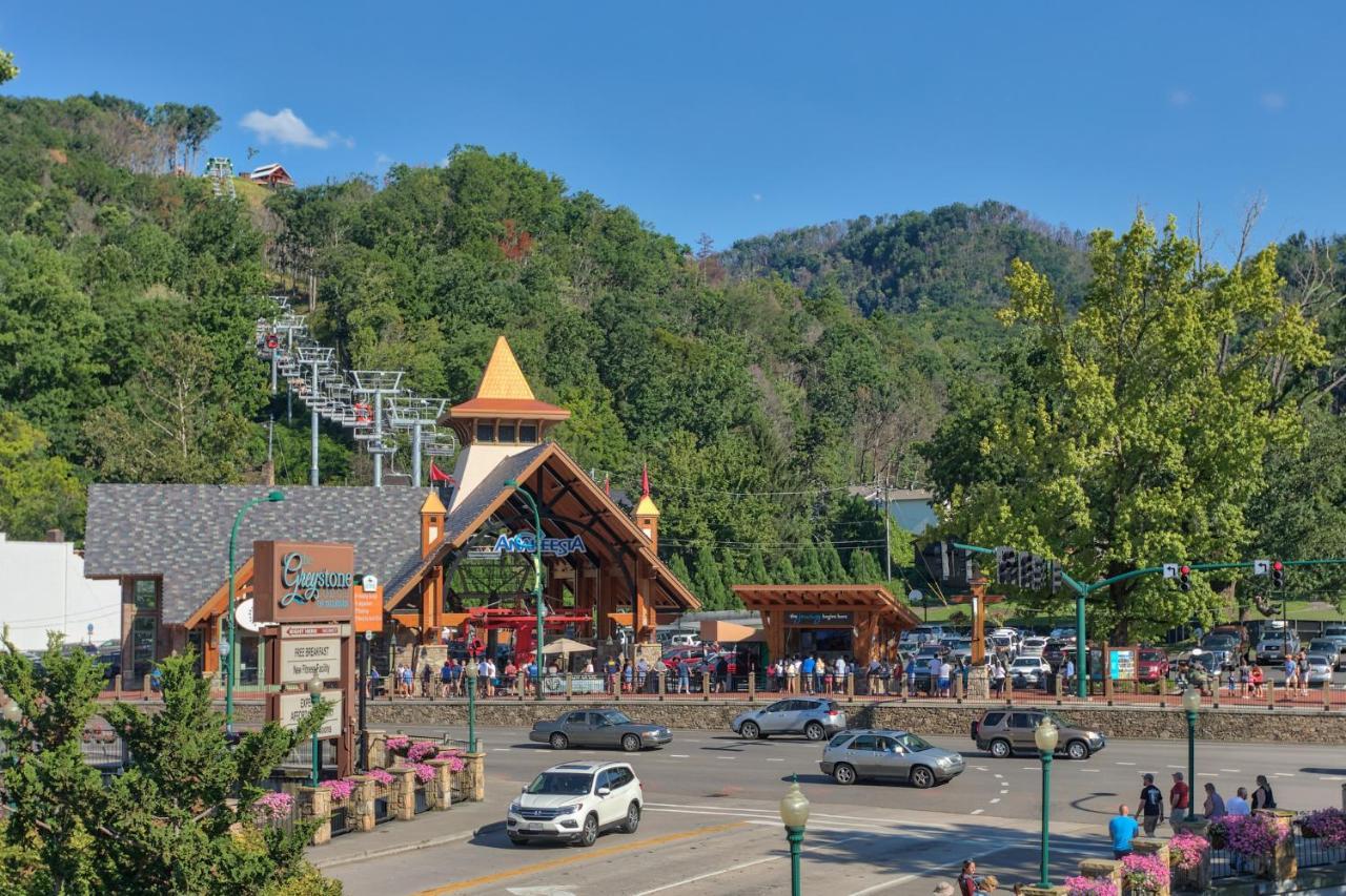 5Bd5B Escape Cabin With 2 Hottubs, Thtr &Game Rm,1Mi To The Parkway! 4Mi To Dollywood - Spring Deal Pigeon Forge Luaran gambar