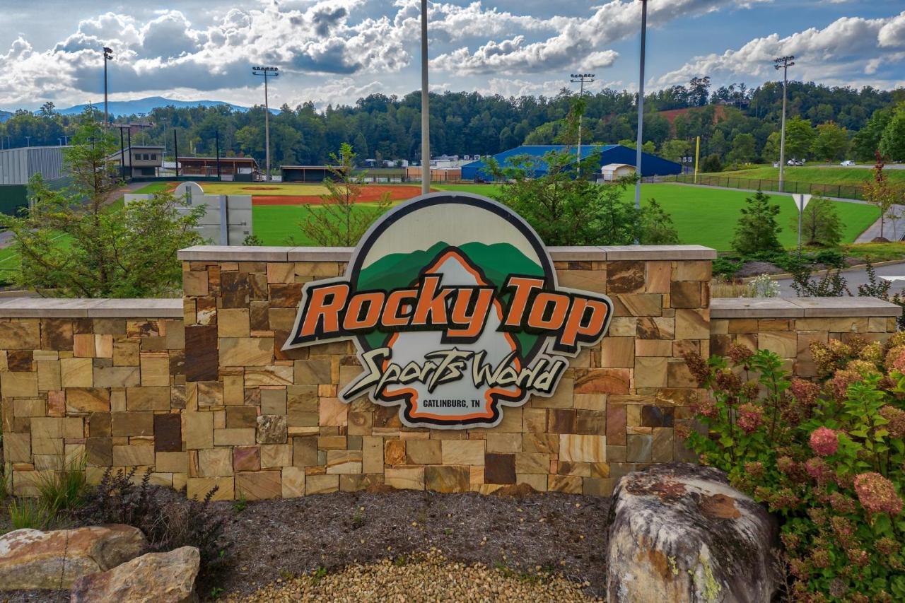 5Bd5B Escape Cabin With 2 Hottubs, Thtr &Game Rm,1Mi To The Parkway! 4Mi To Dollywood - Spring Deal Pigeon Forge Luaran gambar